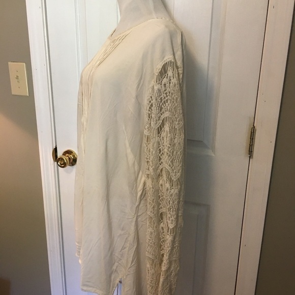 Cato women’s top size 26/28. Cool and lightweight. Beautiful crocheted sleeves. - Picture 4 of 12